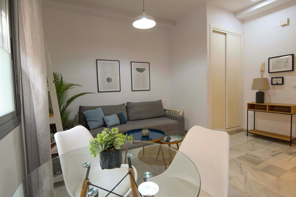 Kitchen or kitchenette, Seating area, Dining area