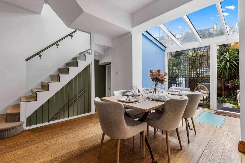 Beautiful 3-Bedroom House with Garden and Rooftop Retreat House in City of Westminster