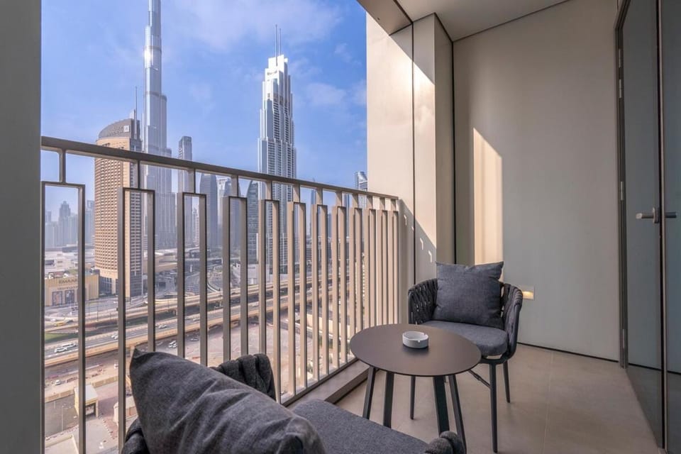 Free housekeeping visits during your stay - StayShort - Beautiful 2-BR Flat in Downtown Luxury City Living at Its Best Apartment in Dubai