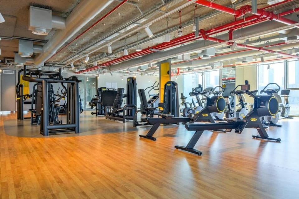 Free housekeeping visits during your stay - StayShort - Beautiful 2-BR Flat in Downtown Luxury City Living at Its Best Apartment in Dubai