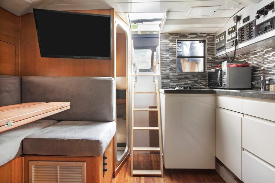 Property building, Kitchen or kitchenette, Living room