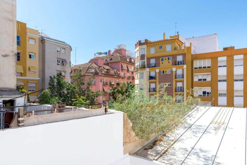 Day, Neighbourhood, Location
