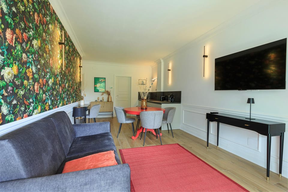 Living room, Dining area