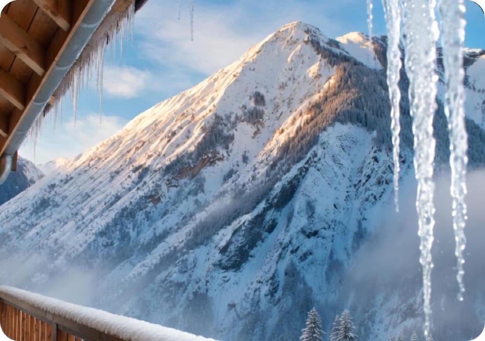 Balcony/Terrace, Mountain view