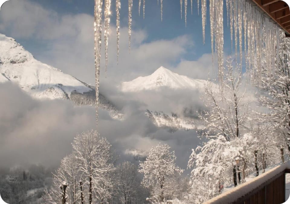 Balcony/Terrace, Mountain view