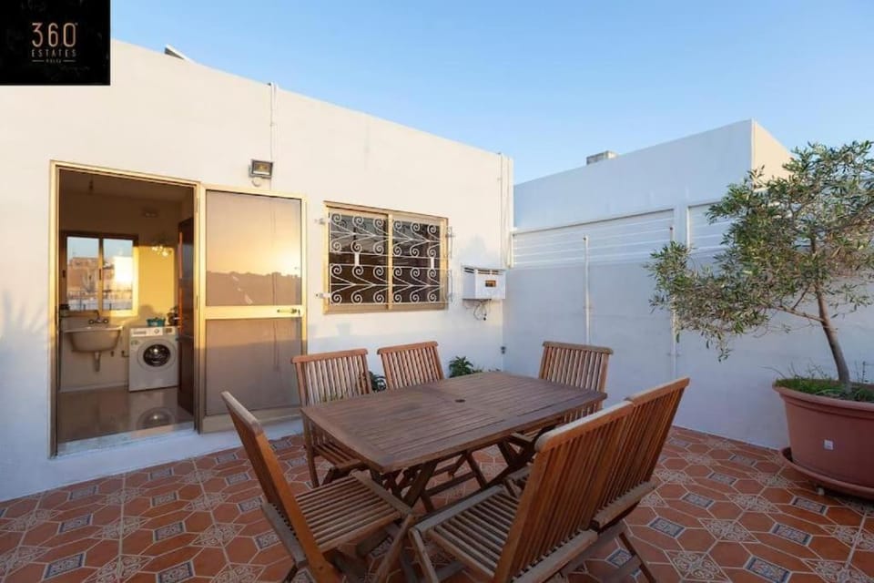 Patio, Day, View (from property/room), Living room, Seating area, Dining area