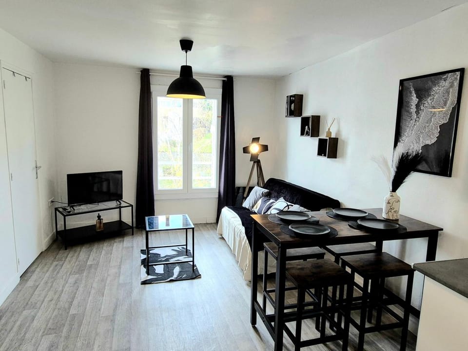 Communal lounge/ TV room, TV and multimedia, Dining area
