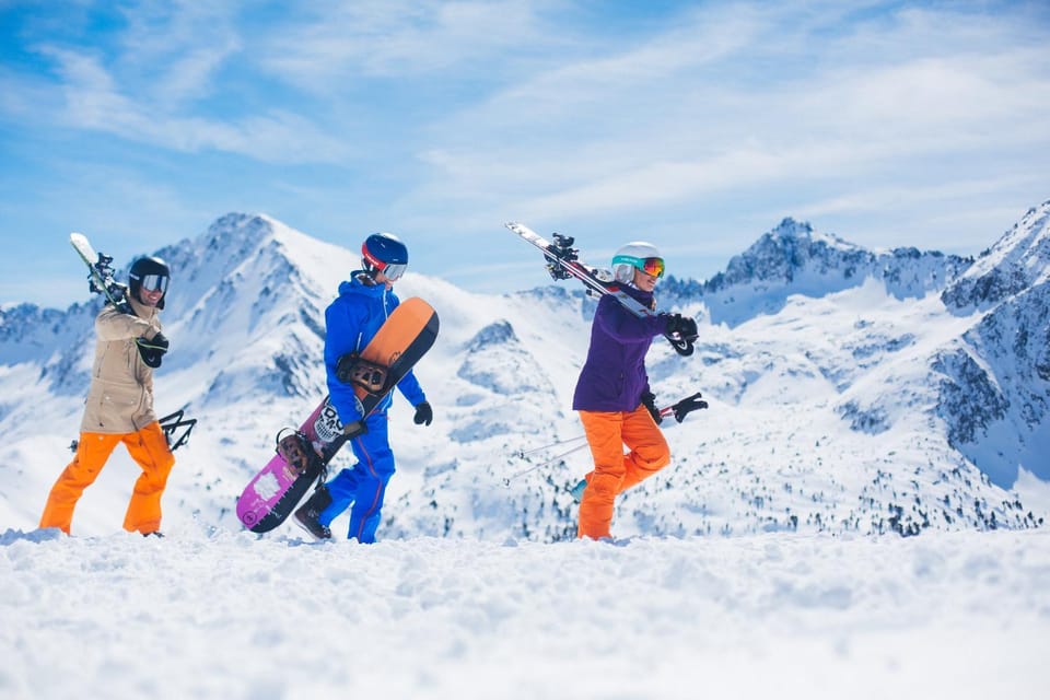 People, Natural landscape, Winter, Skiing, group of guests