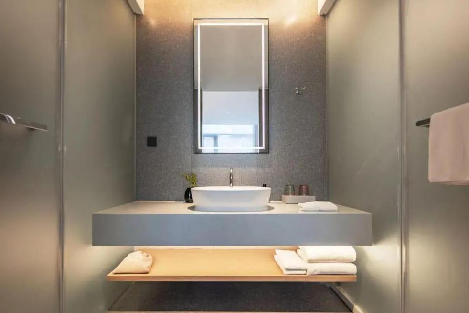 Bathroom, towels