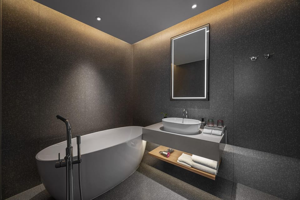 Bathroom, Bath, towels