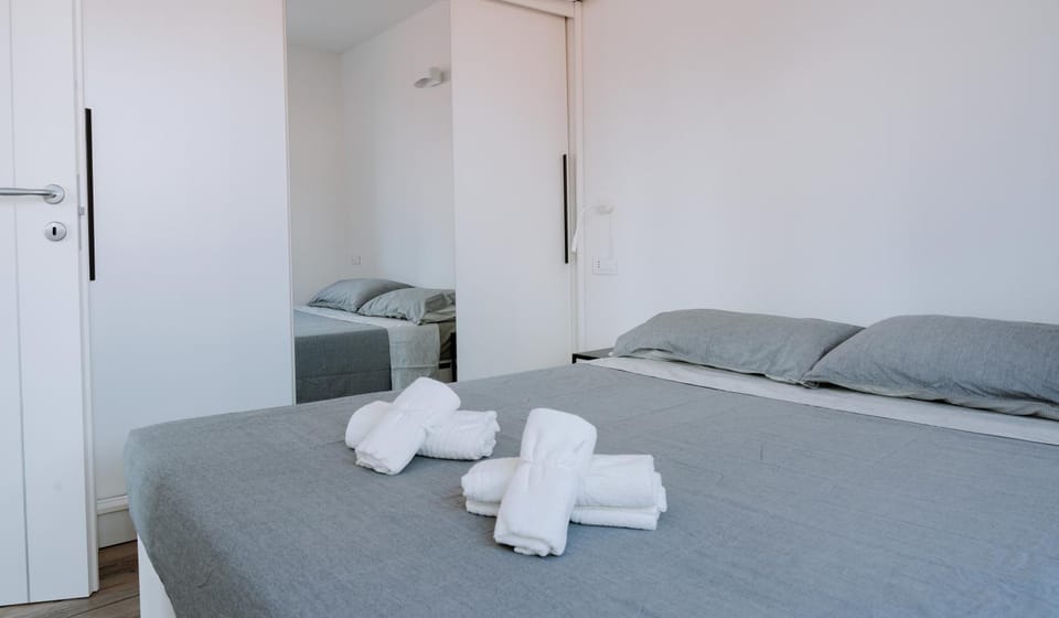 Bed, Photo of the whole room, Bedroom, towels, wardrobe