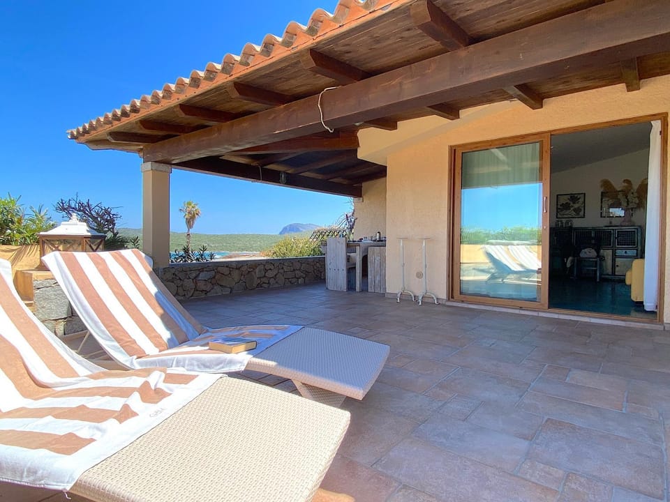 Casa Azul, Seaview terrace, private parking, pool Apartment in Sardinia