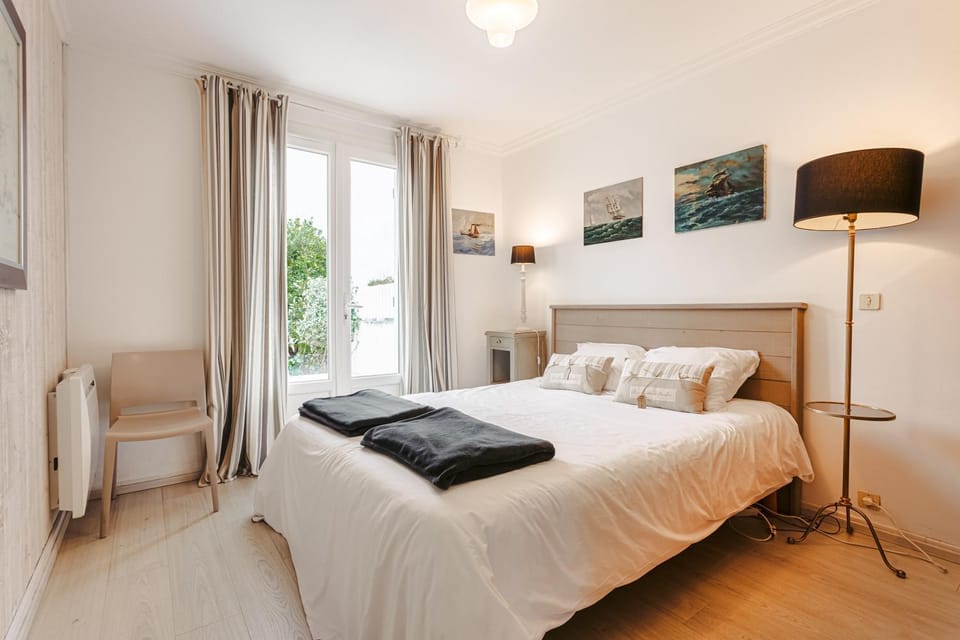 Living room, Bedroom