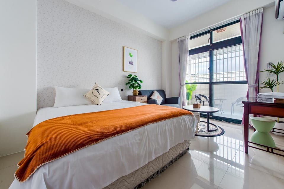 Bed, Photo of the whole room, Bedroom