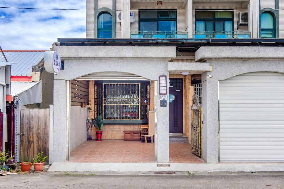 Property building, Facade/entrance