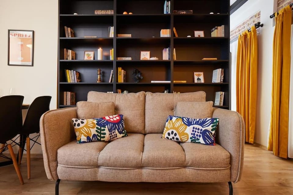 Library, Living room, Seating area