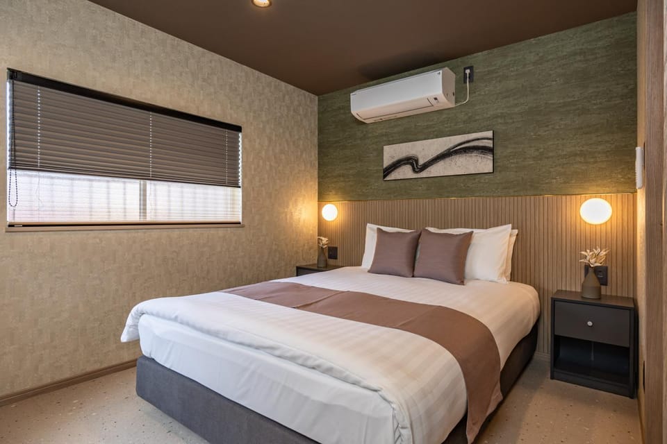 Bed, Photo of the whole room, Bedroom, air conditioner