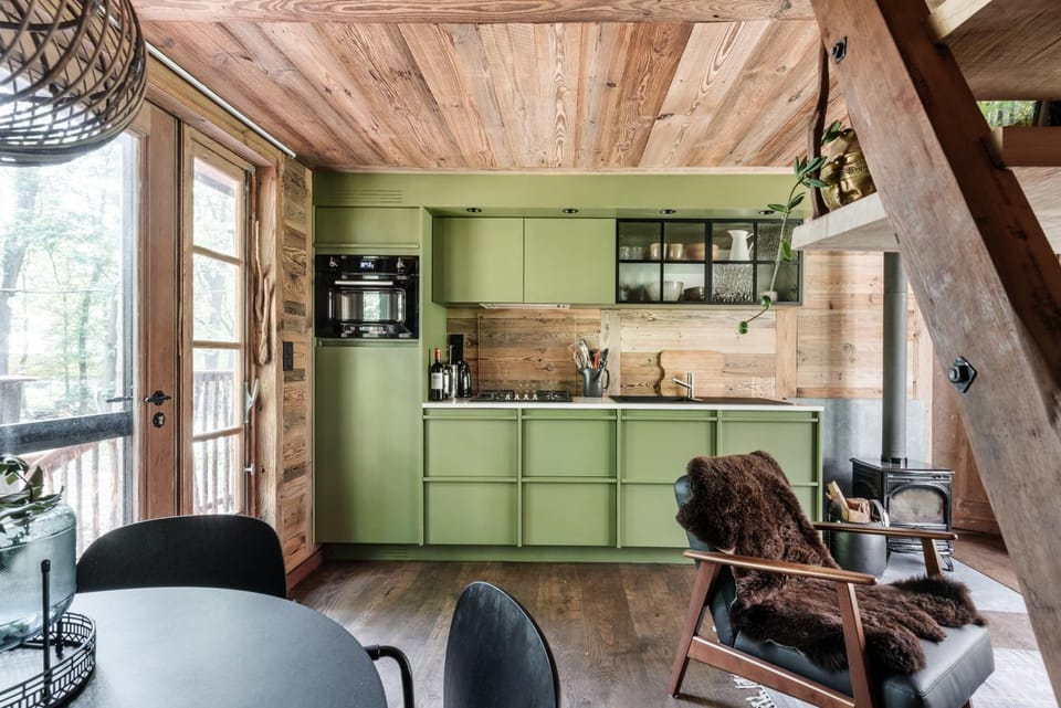 Kitchen or kitchenette, Dining area
