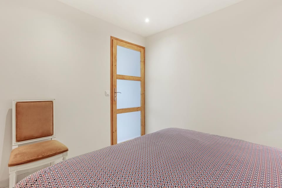 Property building, Living room, Bedroom