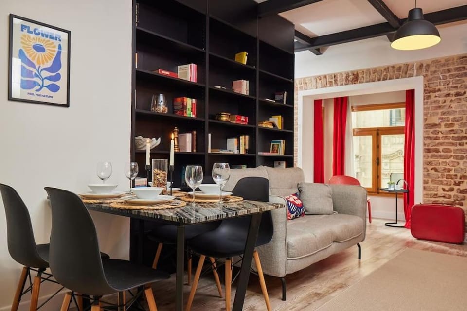 Seating area, Dining area