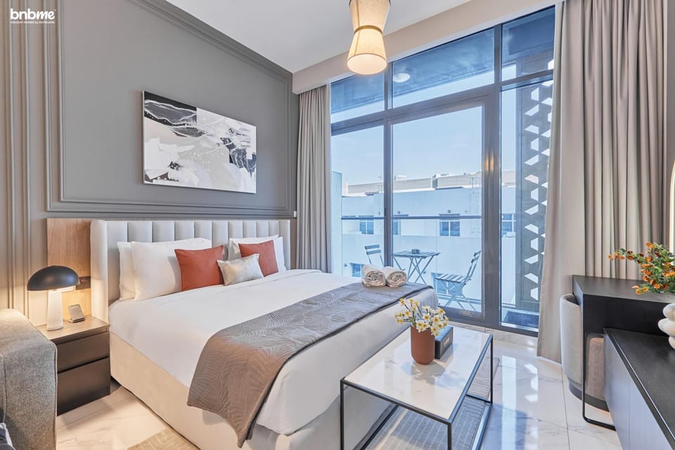 Bed, Photo of the whole room, Seating area, Bedroom