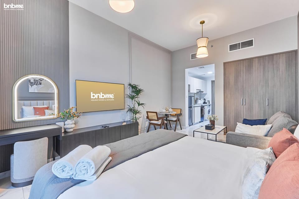 Bed, TV and multimedia, Photo of the whole room, Seating area, Bedroom, air conditioner