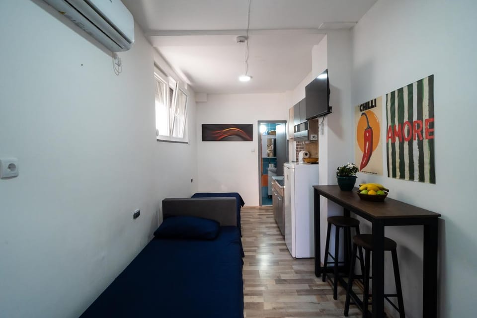 Kitchen or kitchenette, Living room, Seating area, Dining area, air conditioner