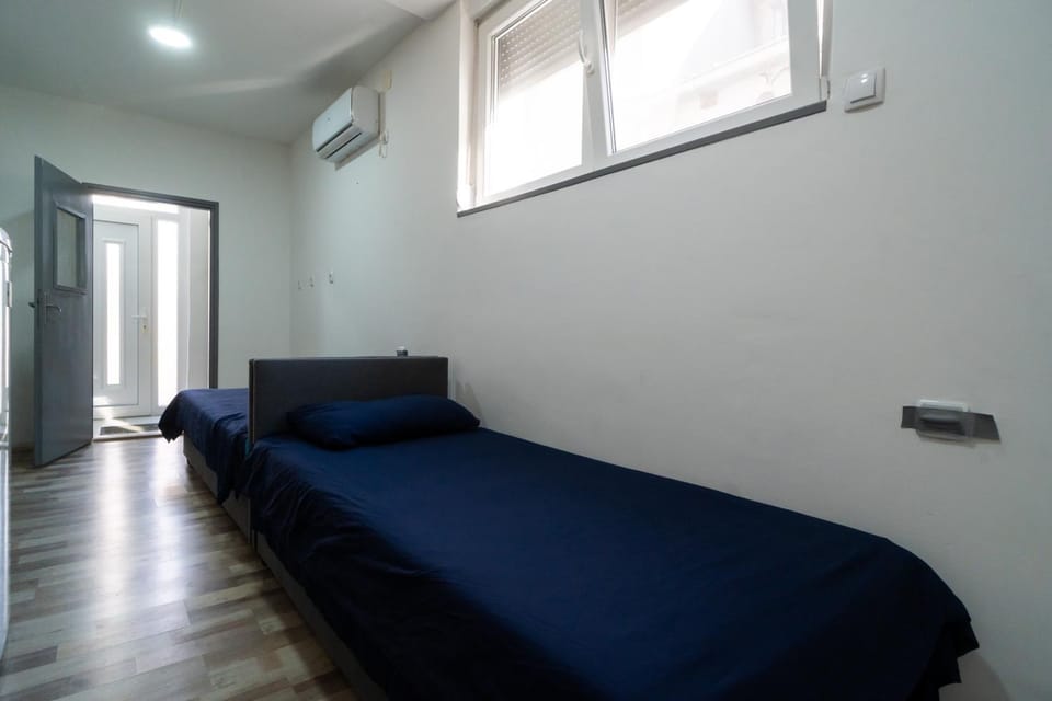 Living room, Photo of the whole room, air conditioner
