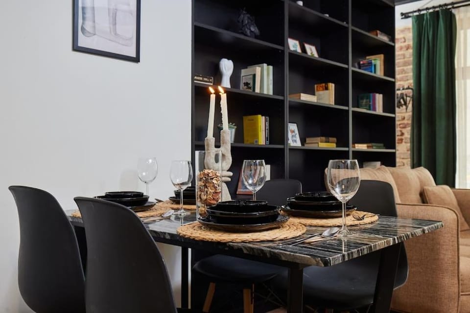 Seating area, Dining area