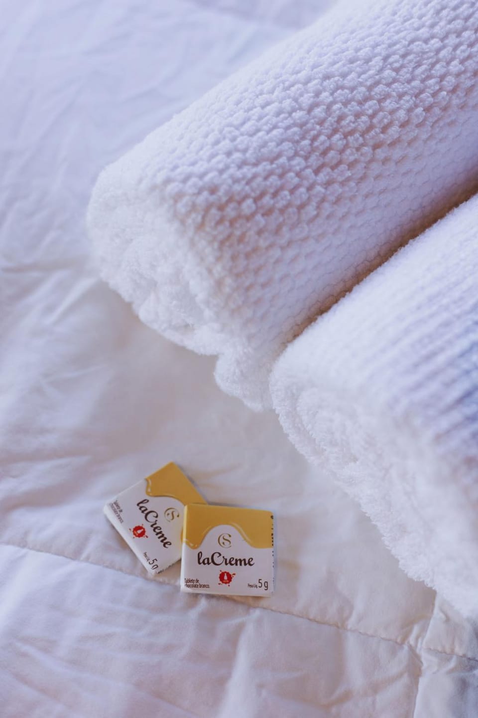 Bed, towels