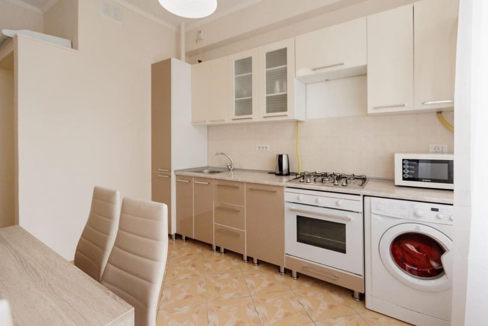 Kitchen or kitchenette, Dining area, oven, stove