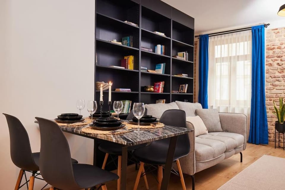 Seating area, Dining area