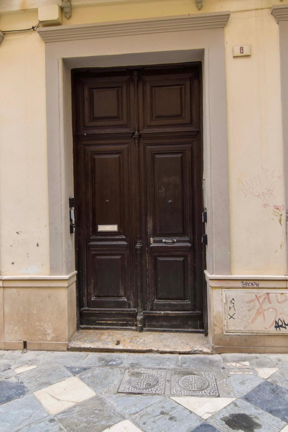 Facade/entrance