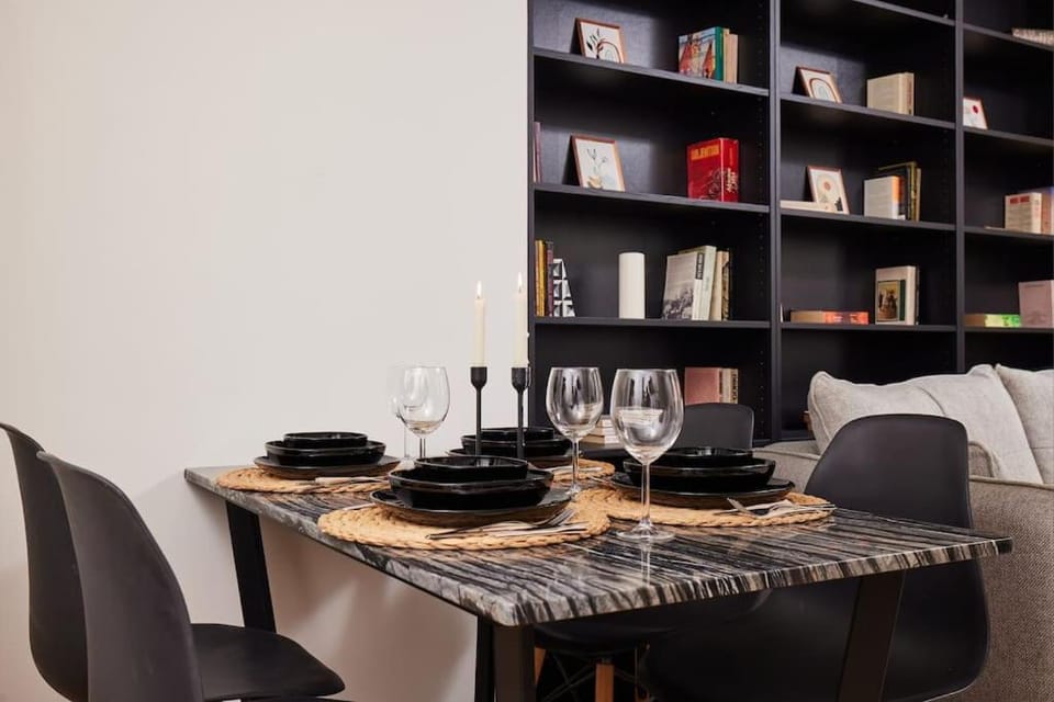 Seating area, Dining area