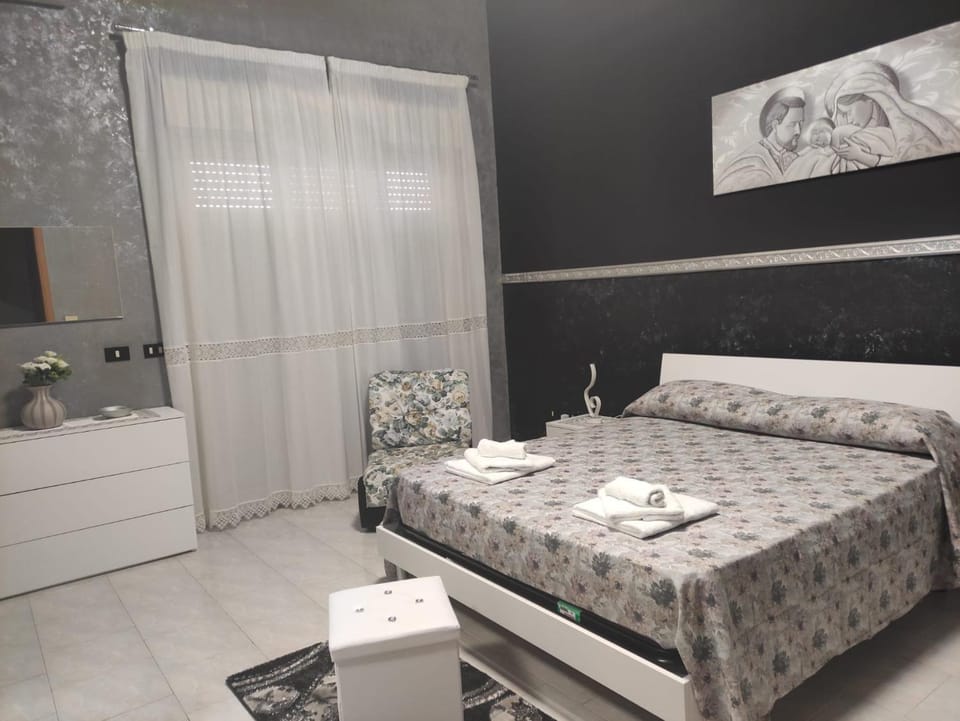 Bed, Photo of the whole room, Bedroom, towels, wardrobe