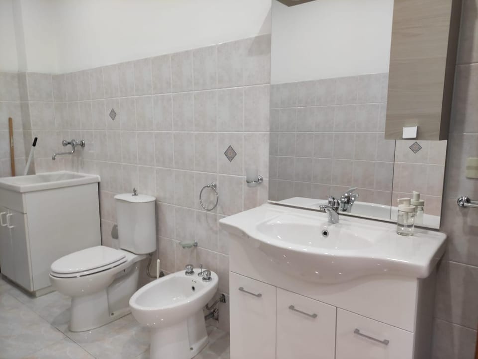 Shower, Toilet, Bathroom, Bath, bidet