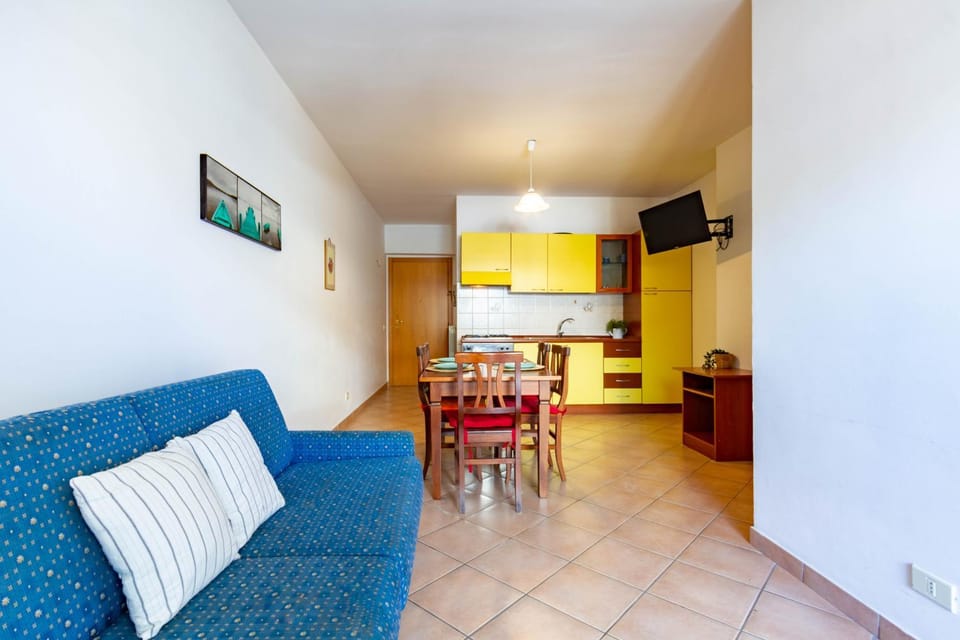Living room, Dining area, oven, stove