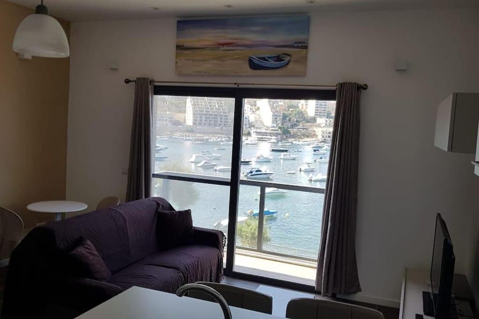Modern,1 bedroom Seafront apt in St Paul's Bay 3 Apartment in Saint Paul's Bay