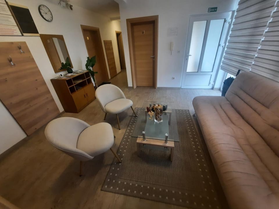 Living room, Seating area, internet