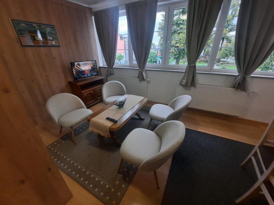 Communal lounge/ TV room, TV and multimedia, Living room, Photo of the whole room, Seating area, heating, internet, air conditioner
