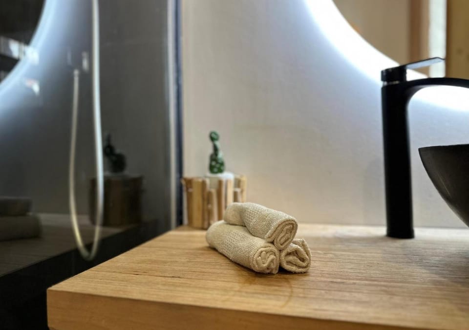 Shower, Bathroom, towels