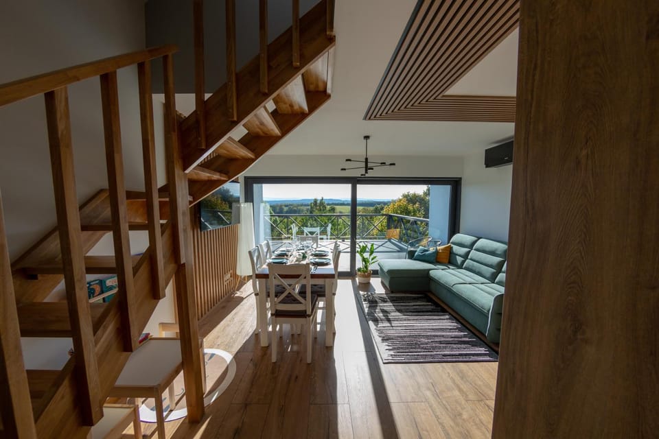 View (from property/room), Balcony/Terrace, Living room, Seating area, Dining area