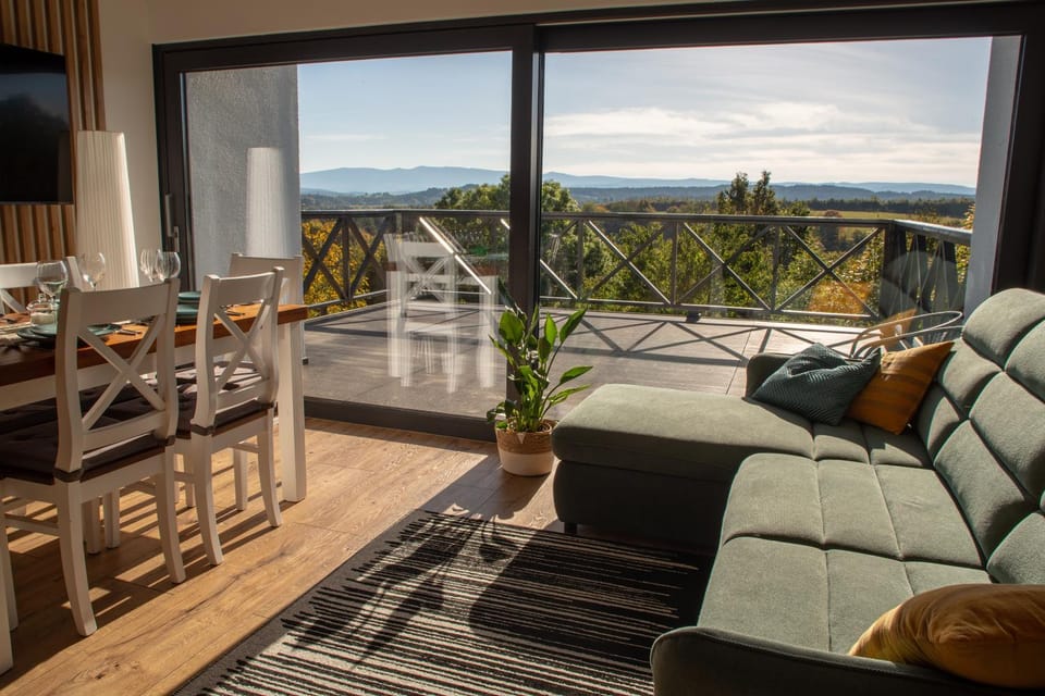 Natural landscape, View (from property/room), Balcony/Terrace, Living room, Seating area, Dining area, Evening entertainment, Mountain view