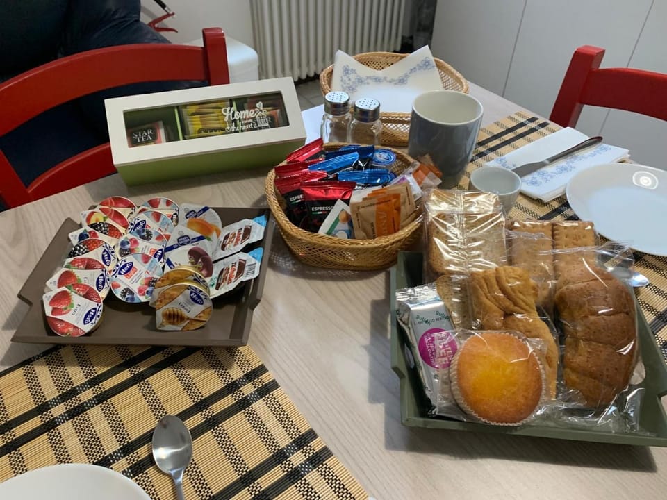 Food, Continental breakfast