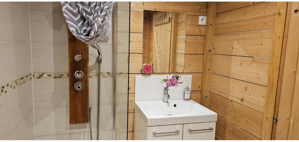 Chez Jo et Mel - Gite et Yourtes House in Île-de-France