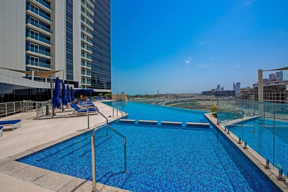 Swimming pool, sunbed