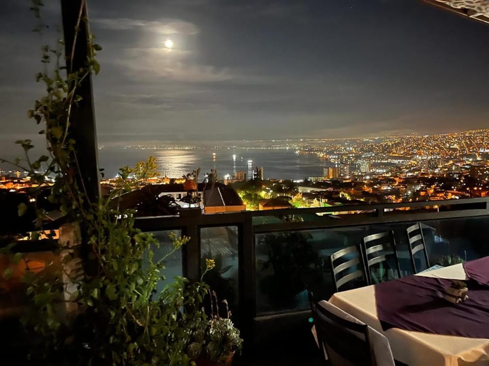 Night, Natural landscape, View (from property/room), Balcony/Terrace, Dining area, City view, Sea view