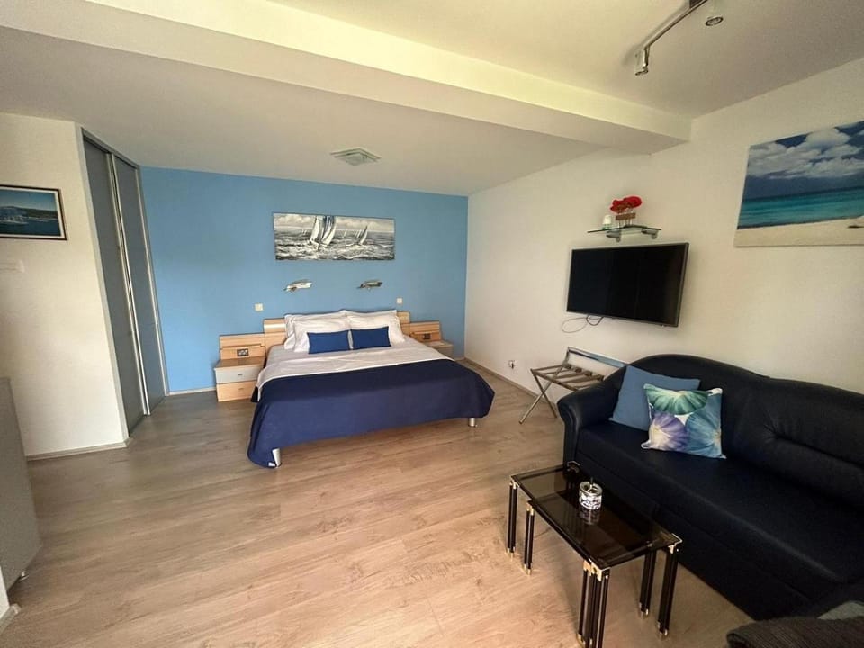 Bed, Living room, Bedroom