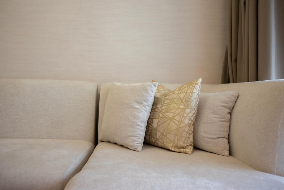 Bed, Living room, Photo of the whole room, Seating area, Bedroom