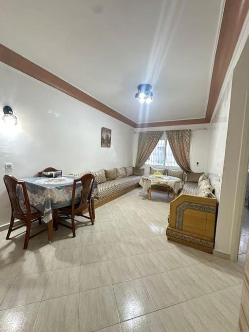 Appart à 150m de la plage, 5 min City Mall et TGV Apartment in Tangier